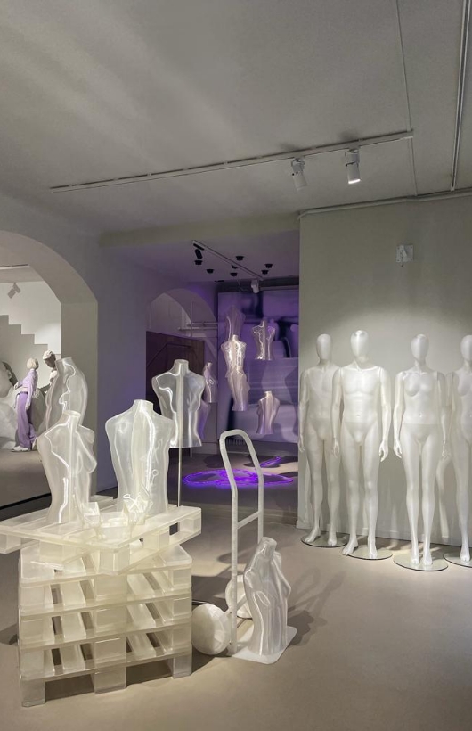 Hans Boodt Mannequins_Salone del Mobile 2022_Essential X Reflow